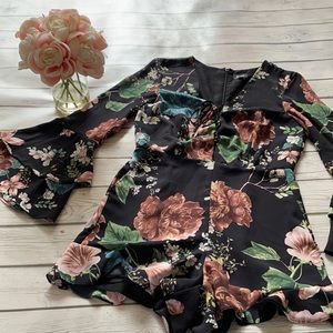Bardot Lace Up Bell Sleeve Floral Romper Size 6